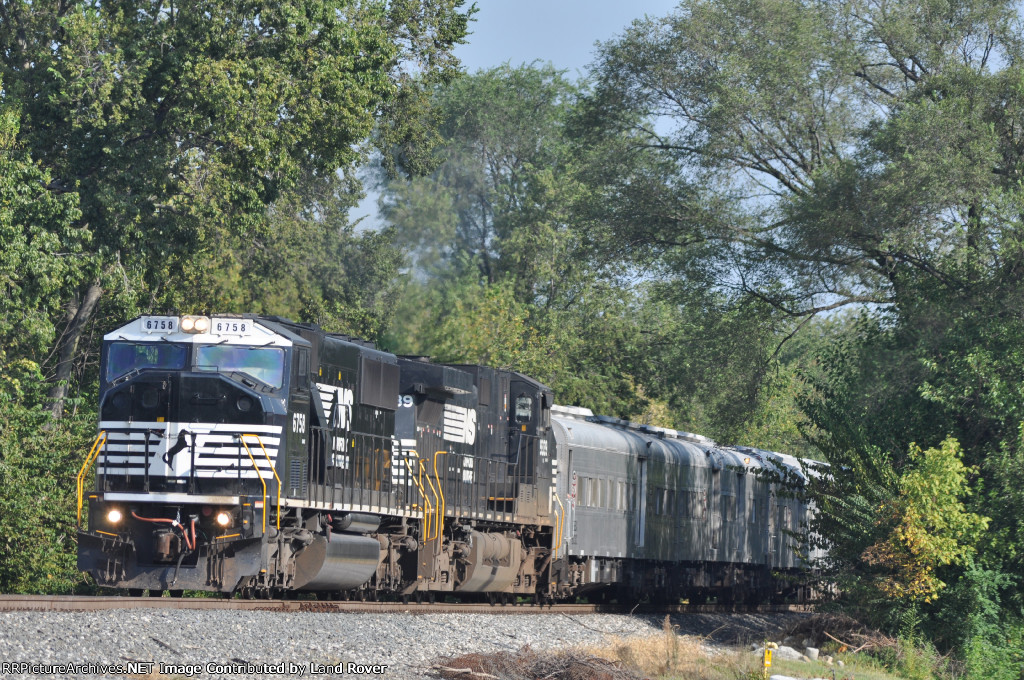 NS 6758 On NS 047 Eastbound