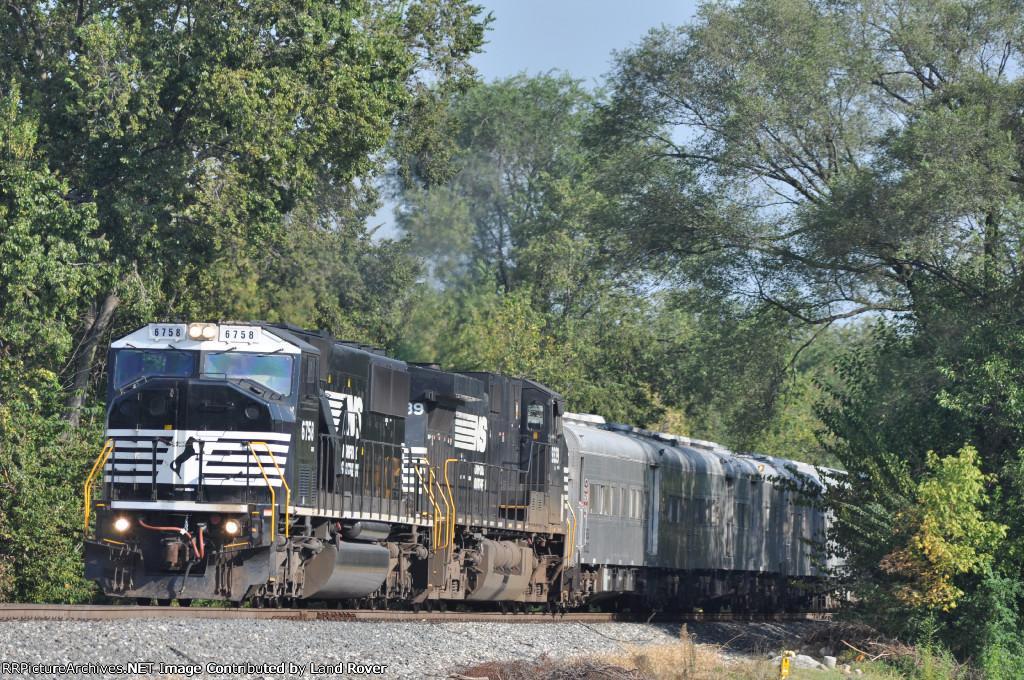 NS 6758 On NS 047 Eastbound