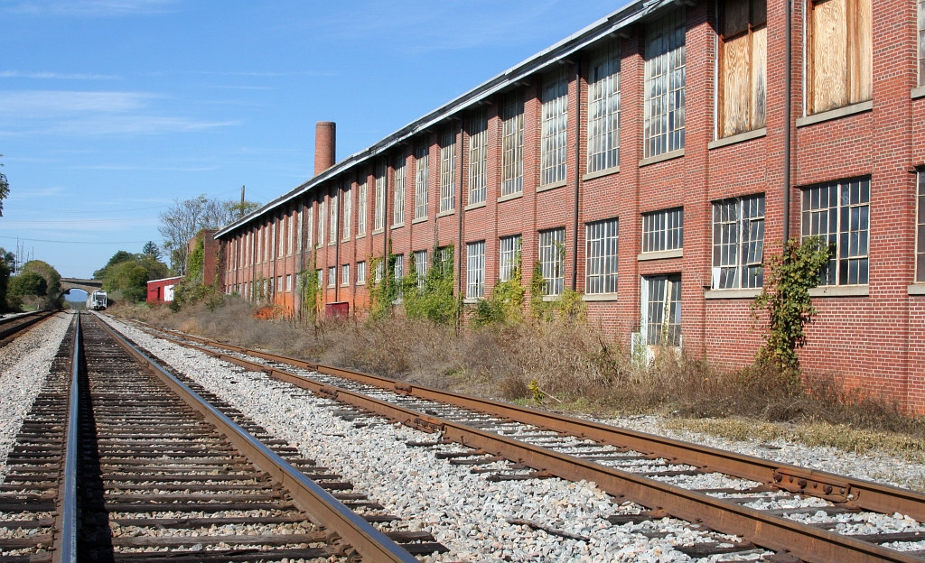 Abandoned mill by NS tracks