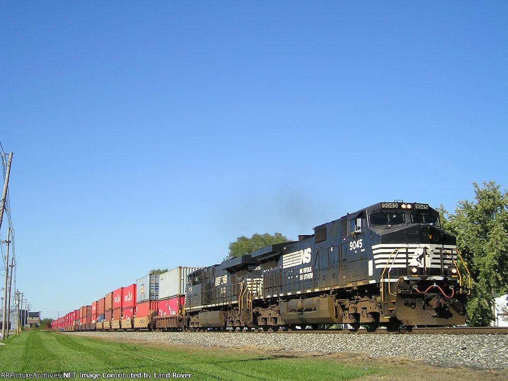 NS 9045 On NS 25 A Eastbound
