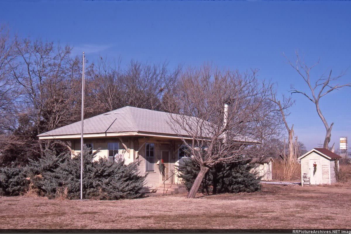 Former KCMO Milton KS depot