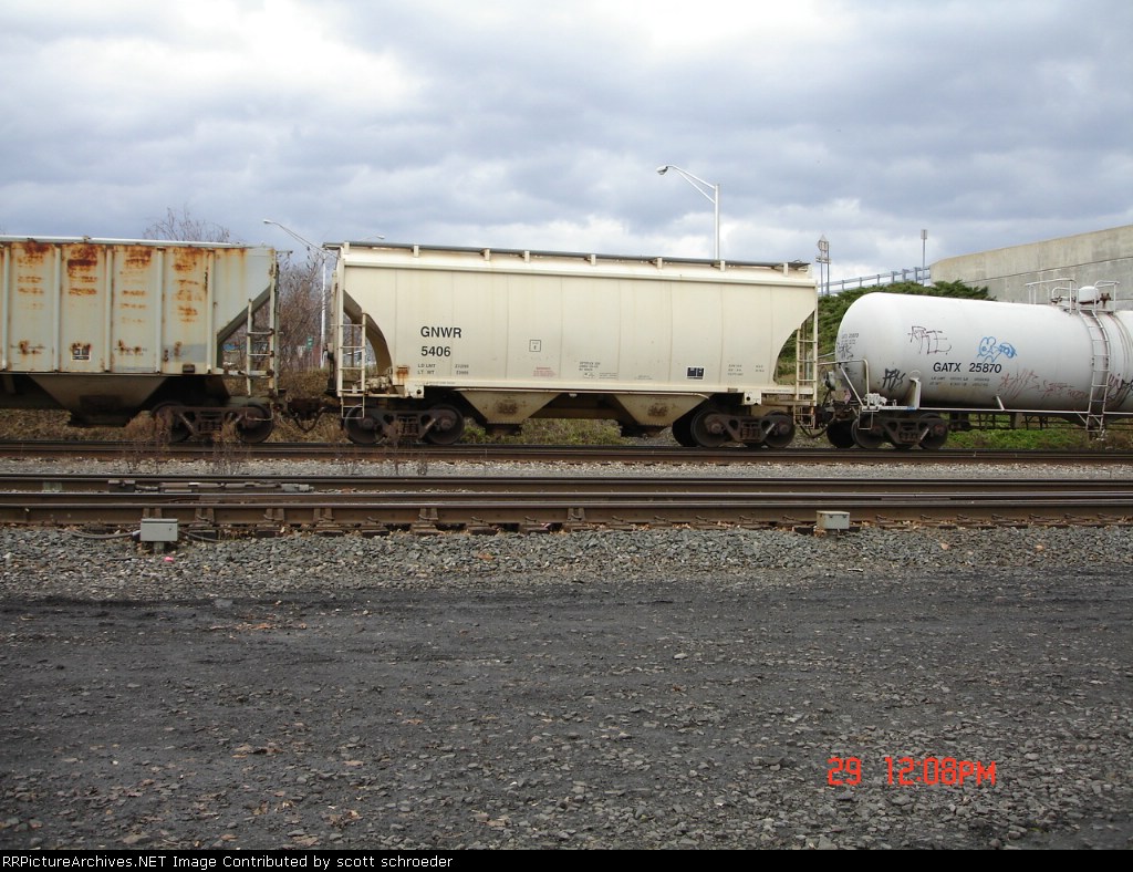 GNWR 5406 Covered Hopper & GATX 25870 Tankcar WB