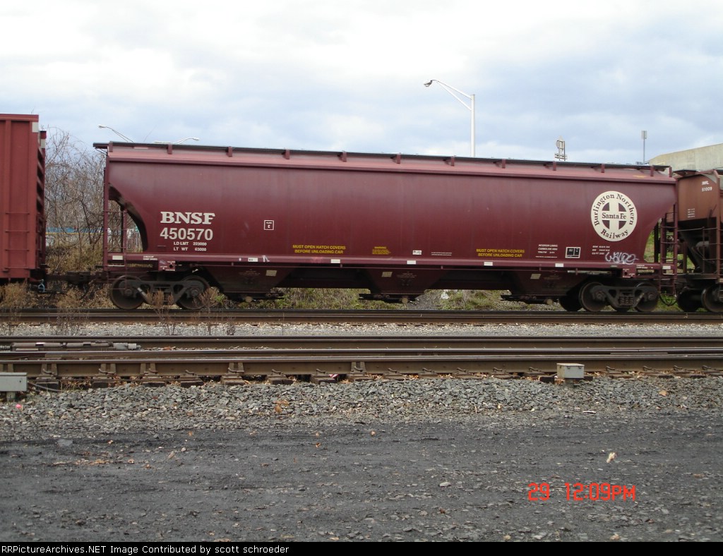BNSF 450570 Covered Hopper WB