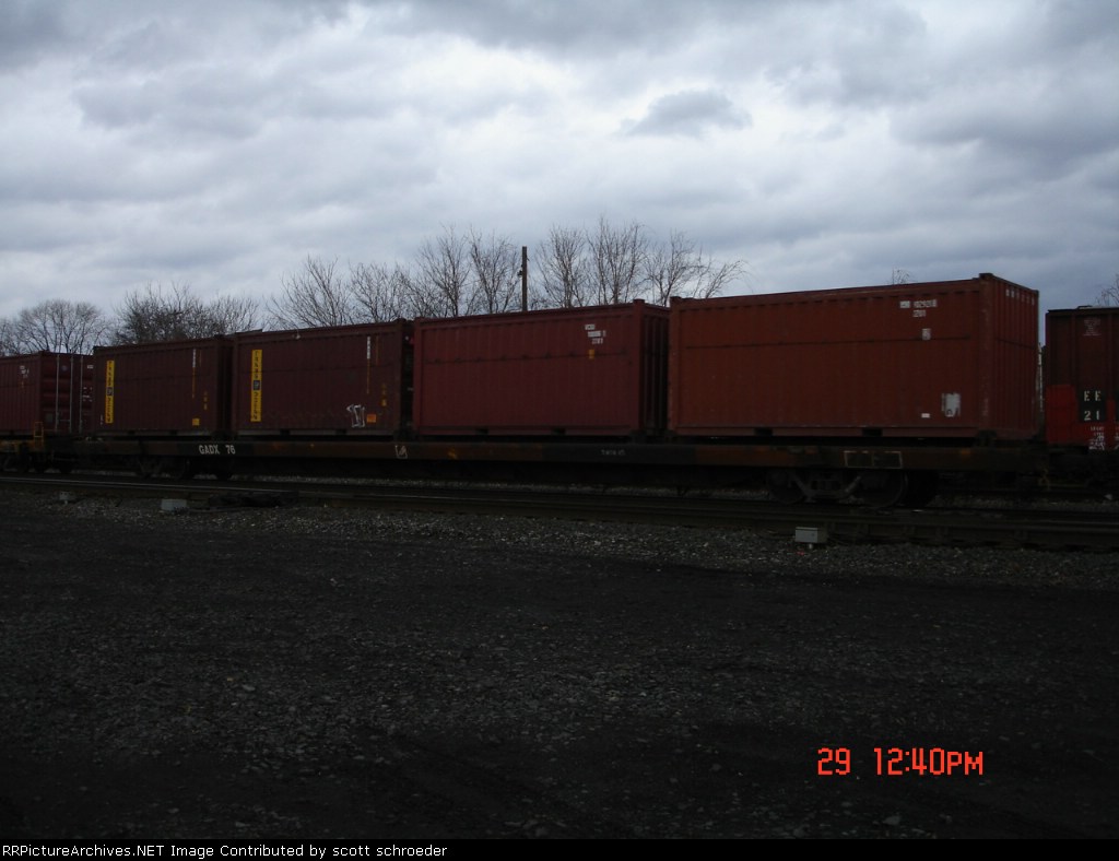 GADX 76 Flatcar w/2 GADU (Trans-Ocean) containers & 2 more containers EB