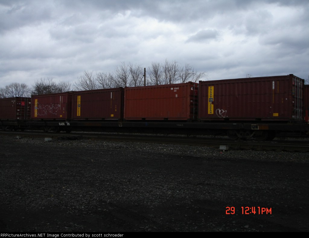 GADX 35 Flatcar w/3 GADU (Trans-Ocean) containers & 1 more container EB