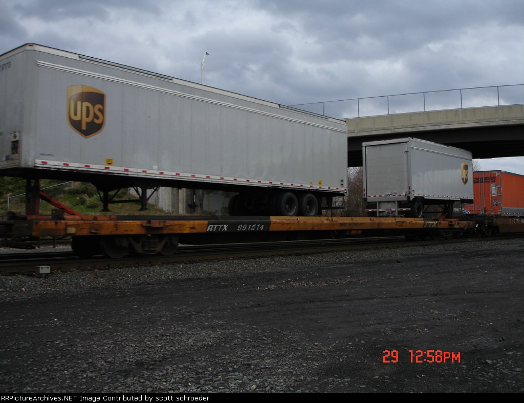 RTTX 991514 Flatcar w/2 UPS Trailer's EB
