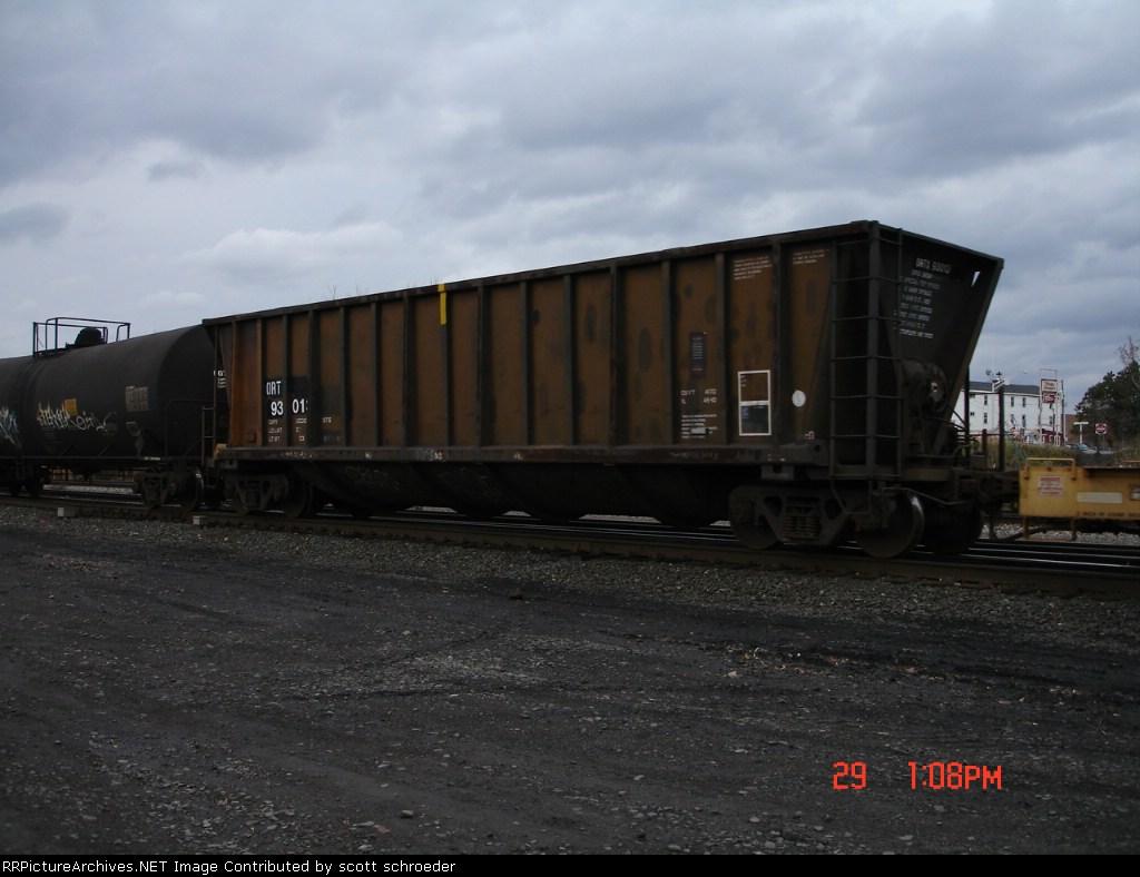 ORTX 93013 Gondola & PGTX 75771 Tankcar EB