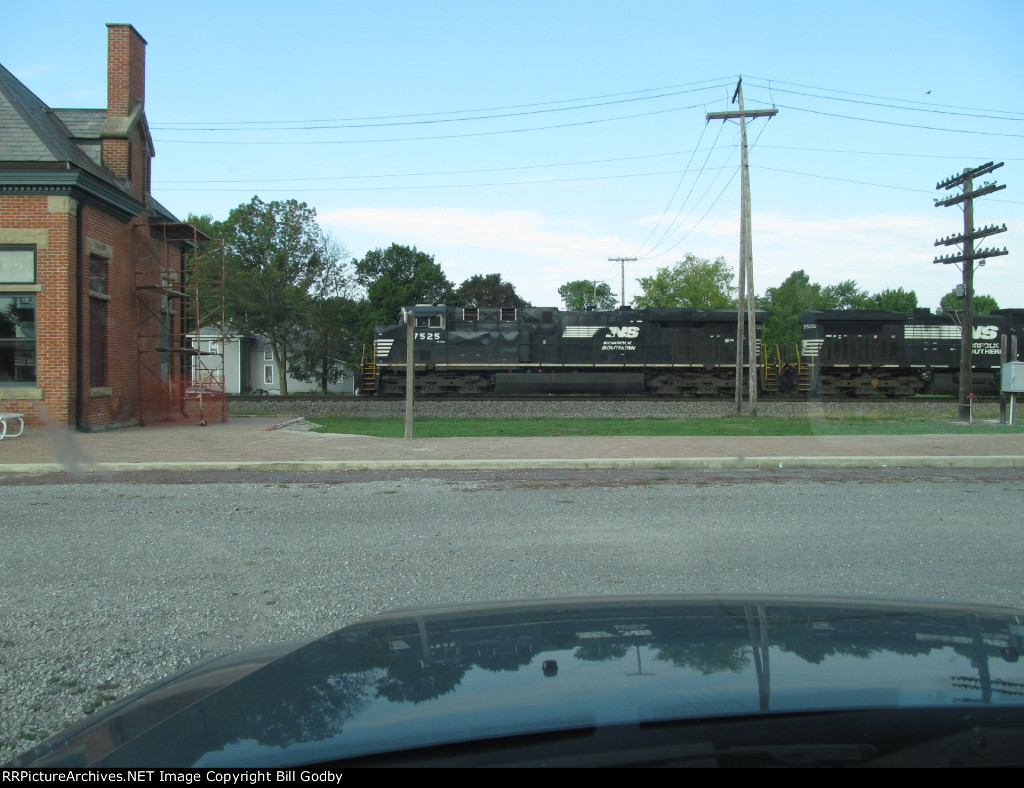 Through the winshield at the T&OC station