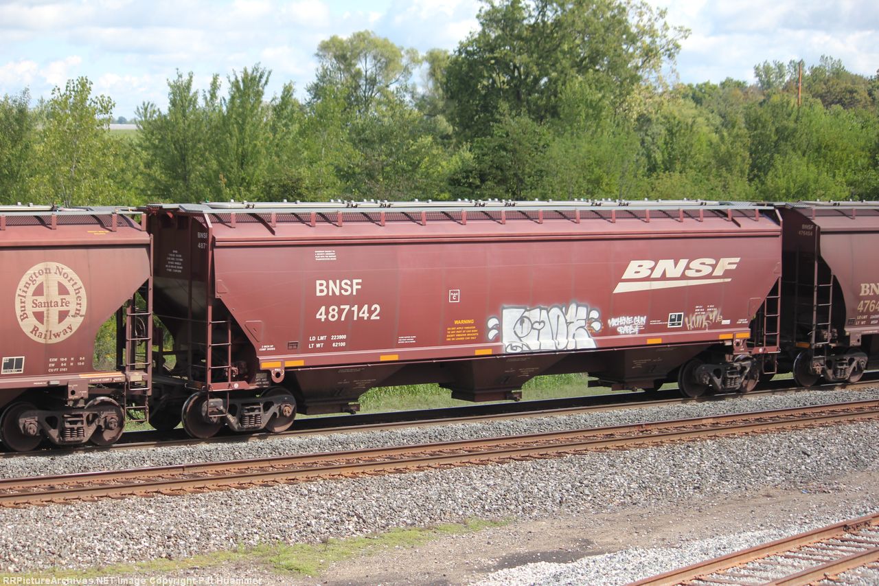 BNSF 487142