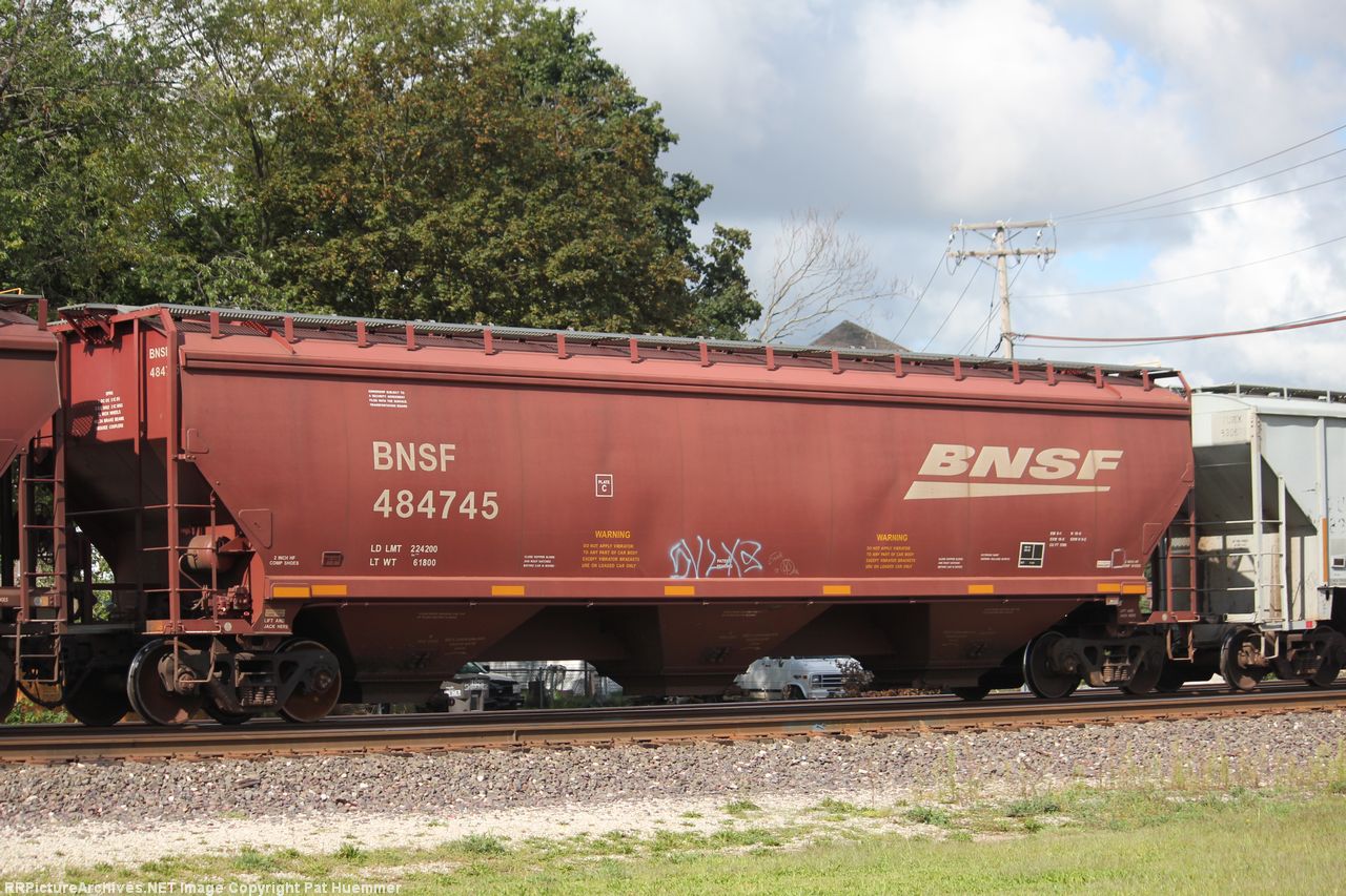 BNSF 484745