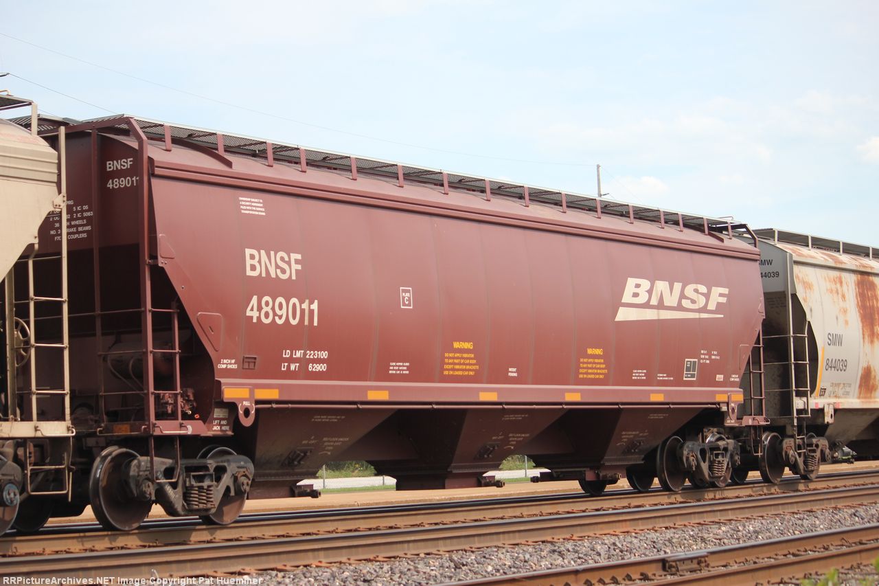 BNSF 489011