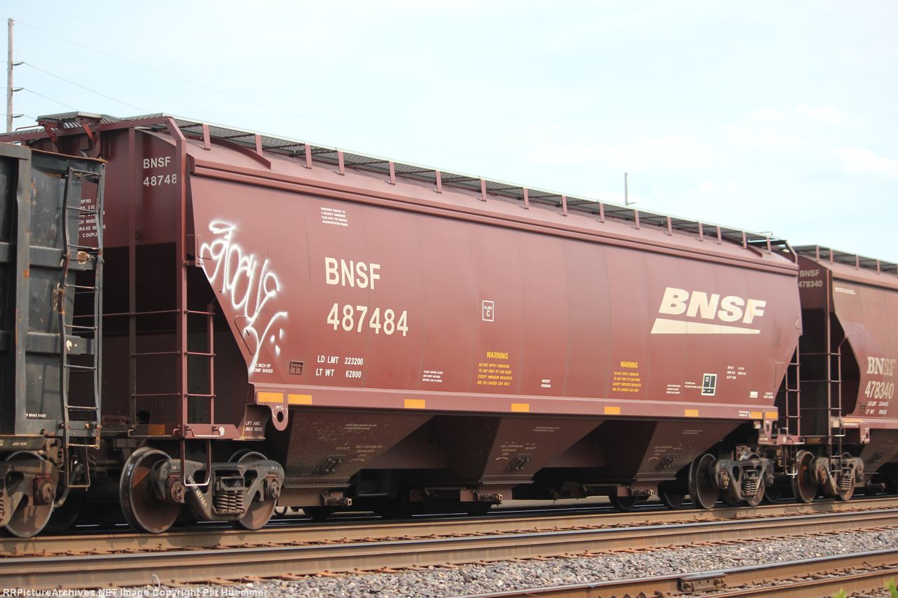 BNSF 487484