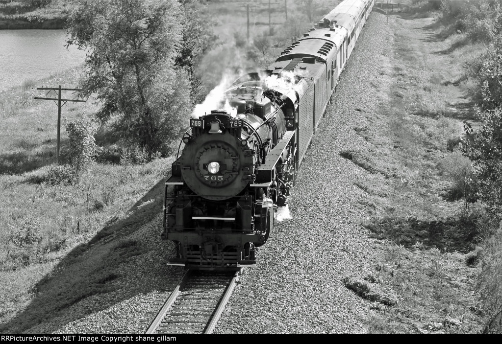 NKP 765 leads Eb into st charles mo.
