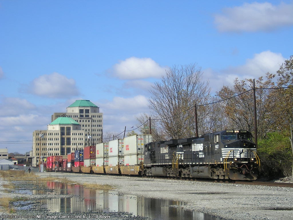 NS 9657 On NS 25 A Eastbound