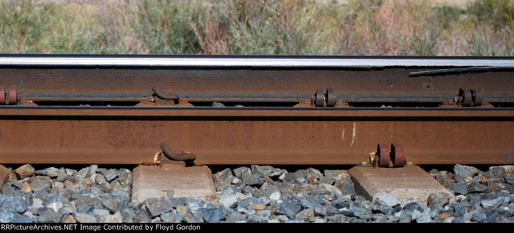 133 lbs NIPPON 2000 far rail with head damage.