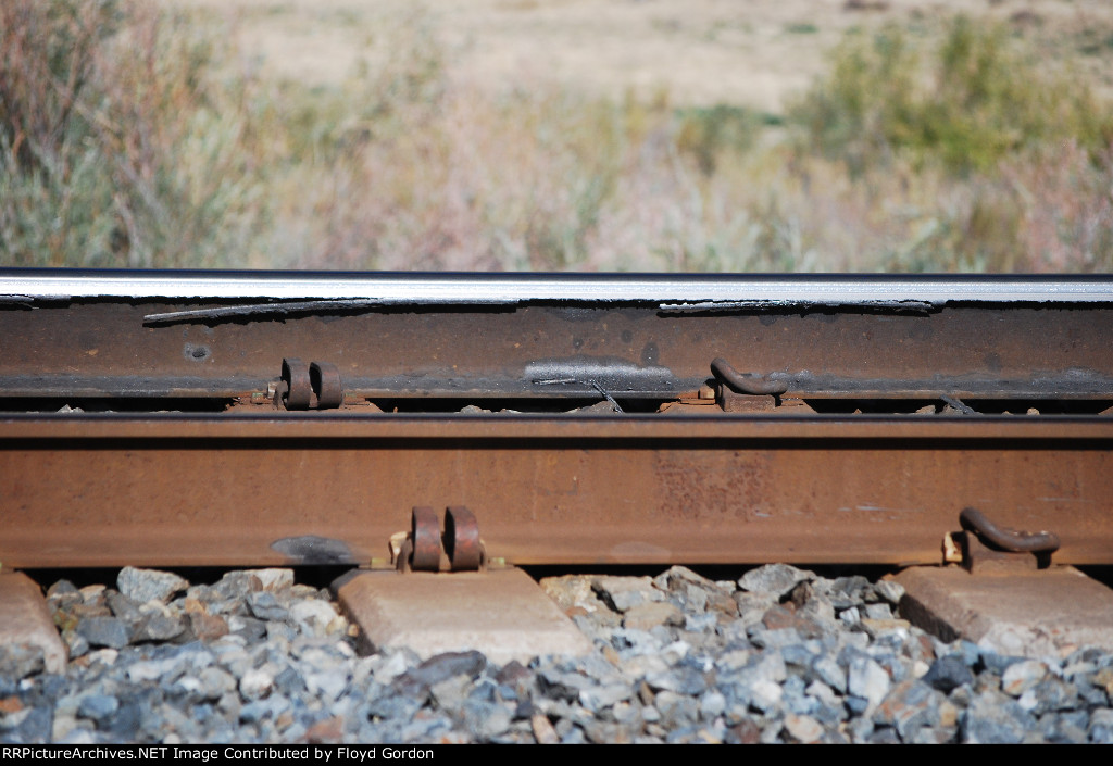133 lbs NIPPON 2000 rail with rail head splintering on curve