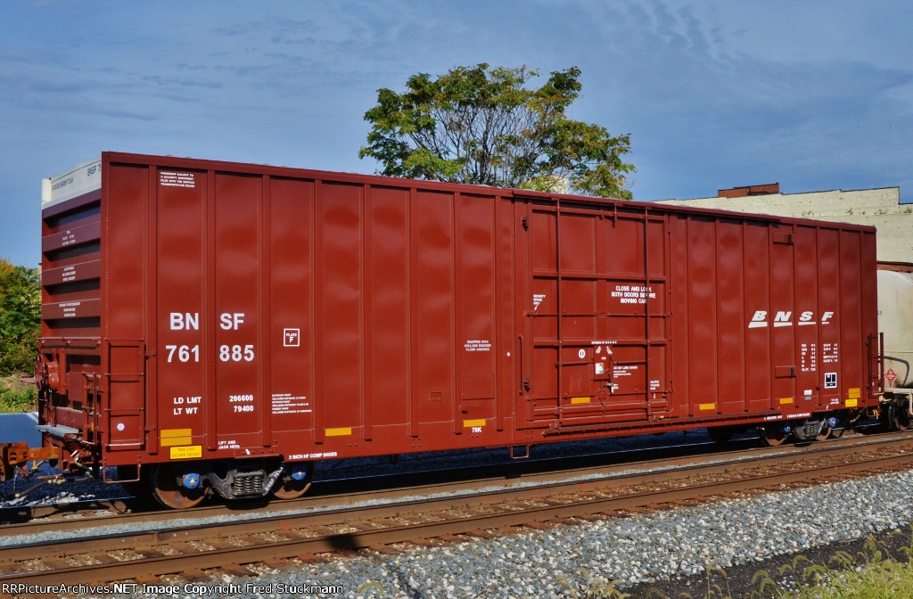 BNSF 761885 is new here.
