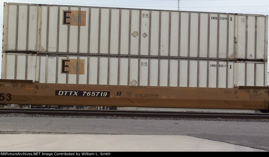 EB Hot Shot Manifest Frt at LV Roundhouse  (22)