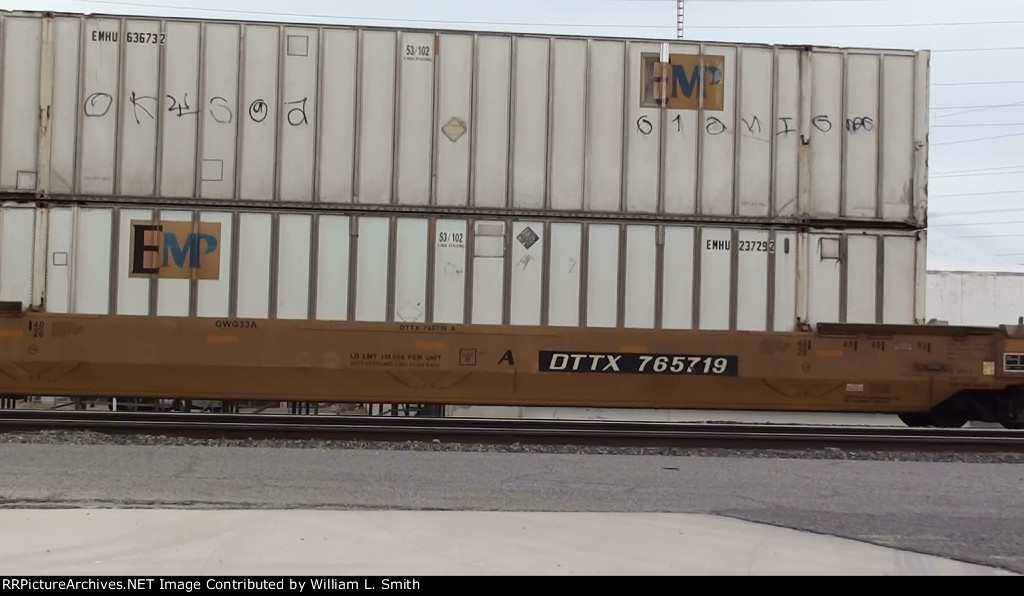 EB Hot Shot Manifest Frt at LV Roundhouse  (24)