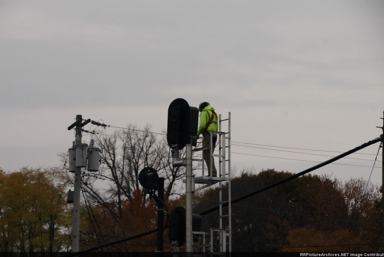 CSX crews installing "Darth Vader style" signals at QRCP 90.