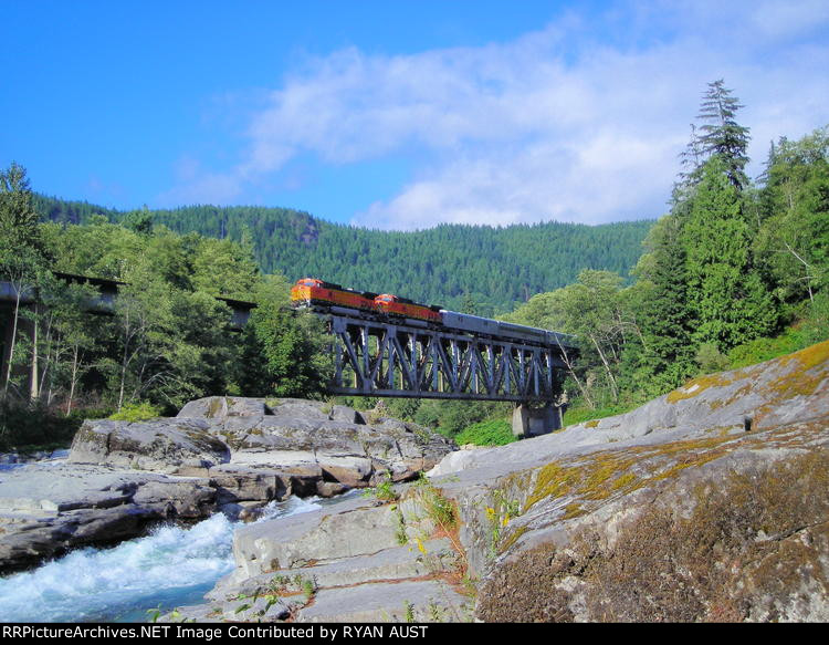 BNSF exec train Sunset Falls