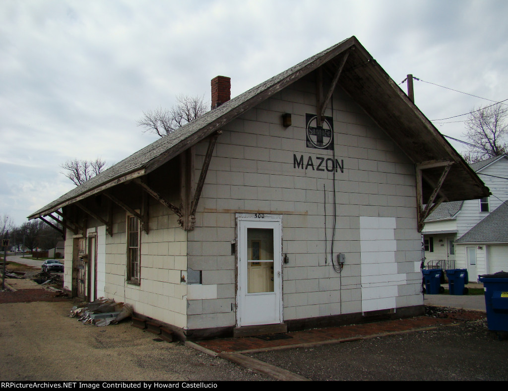 Front side of the Mazon depot