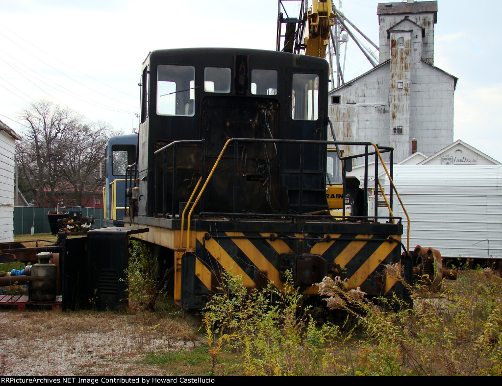 Local grain elevator once used these little 44 ton units to shuffle grain around. Mazon Ill