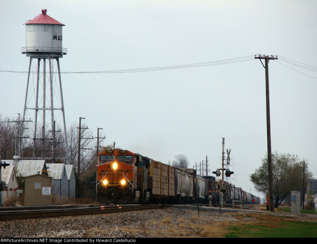 EB rolling through Mazon Ill at track speed.