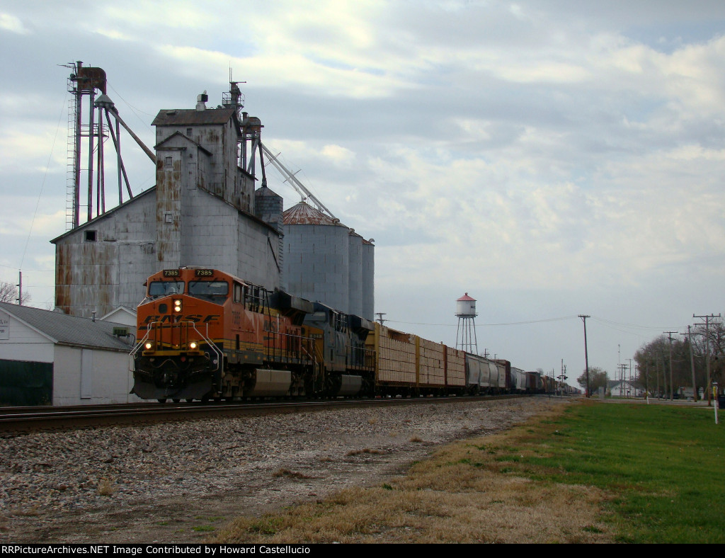 EB 7385 leading this freigh through Mazon Ill