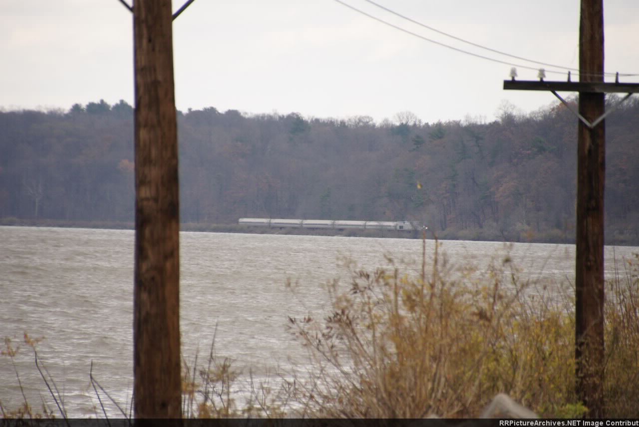 AMTK #238 approaching Rhinecliff, NY