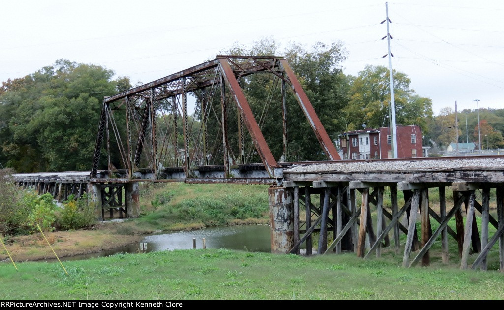 Pratt through truss bridge over Chattooga River in Trion, GA.
