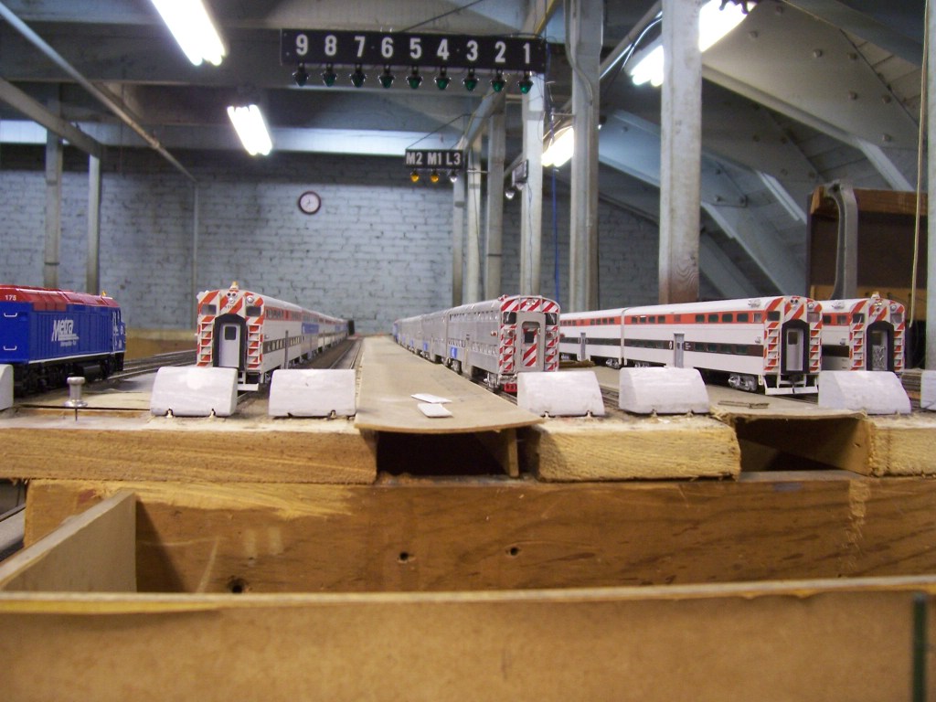 metra 175 8702 8228 8700 and 8727 rest for  the pm rush