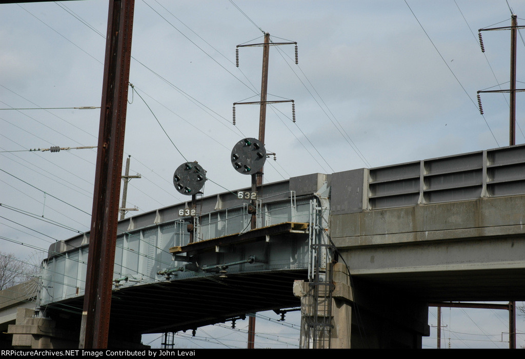 PRR position light signals over tracks 3 and 4