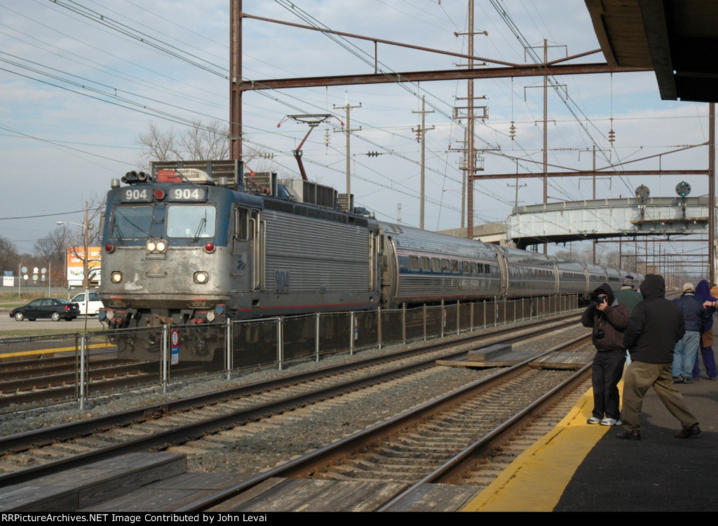 Amtk NE Regional Train # 145 with an AEM7 leading