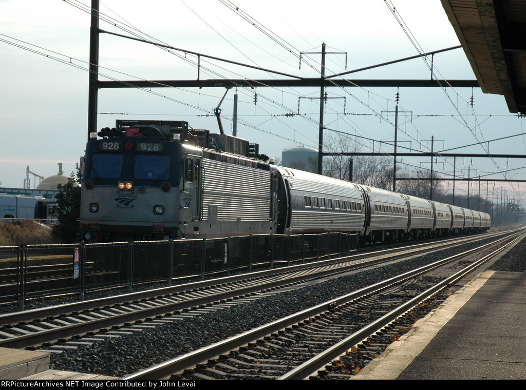 Northbound NE Regional Train # 88 with an AEM7 on the point