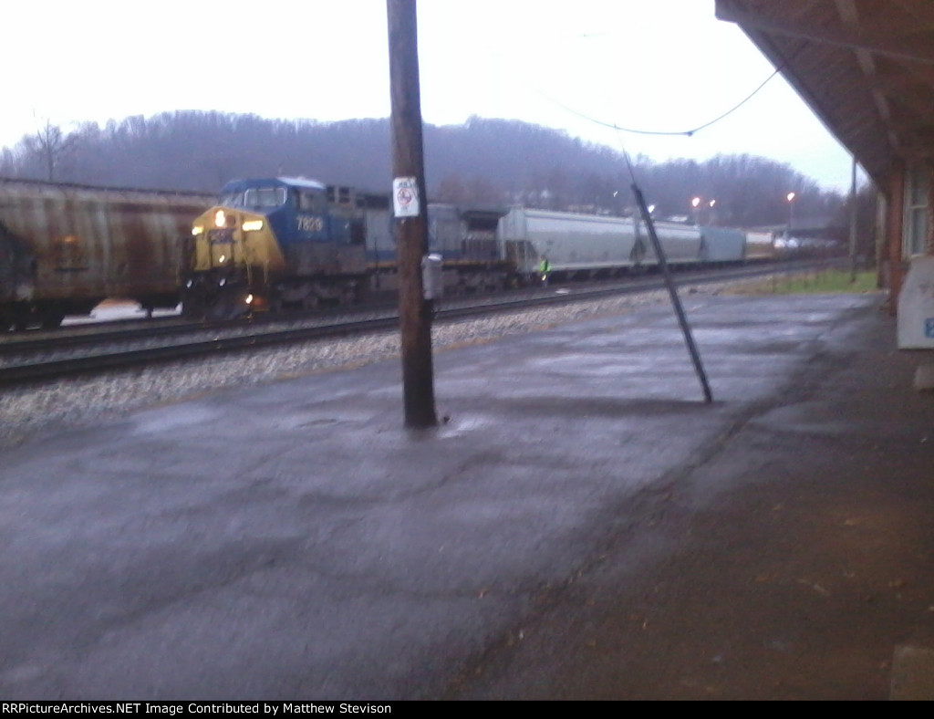 CSX 7829 coupled to B713 and ready to roll west after dropping CSX  8752 for mechanical problems.