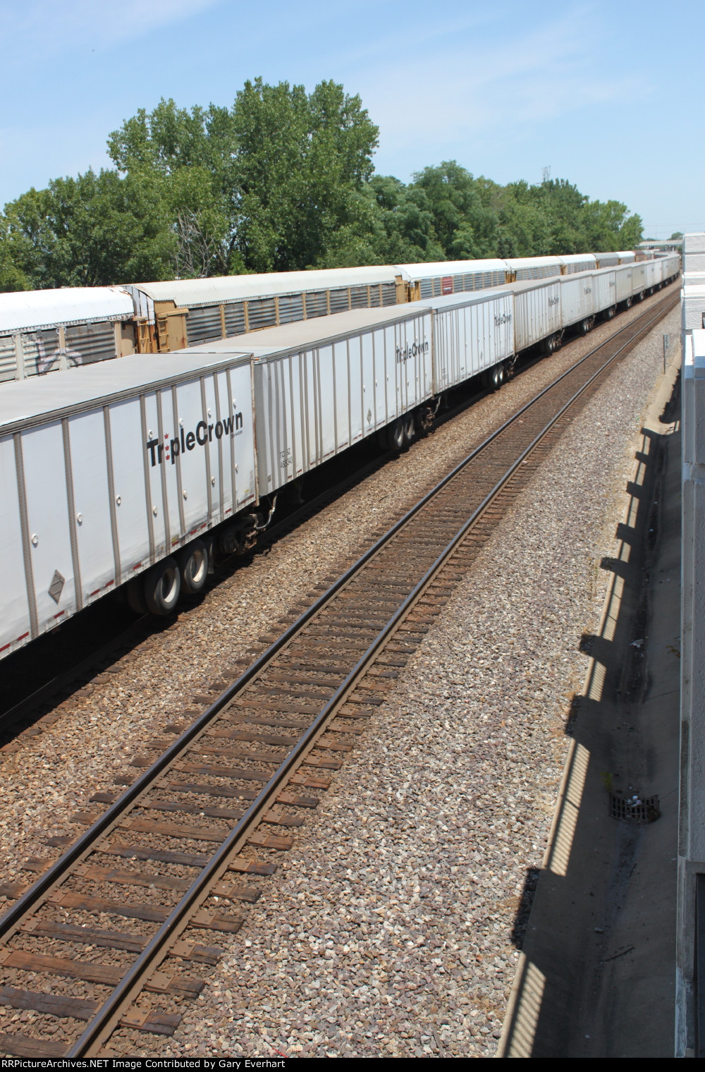 Triple Crown RoadRailer train