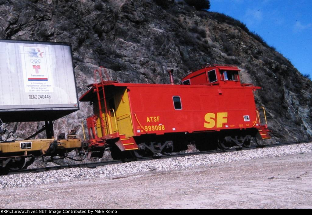 Santa Fe Caboose 999088