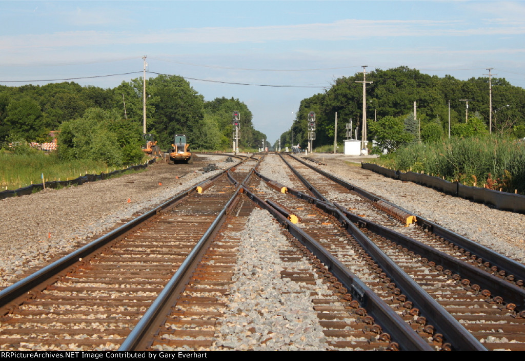 View toward the east (CN/EJE diamond and Broad Street)