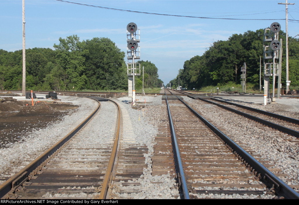 View toward the east (CN/EJE diamond and Broad Street)