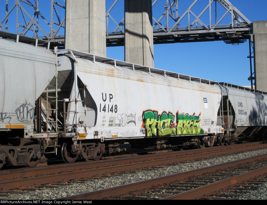 Covered Hopper Car in Crockett (UP 14148)