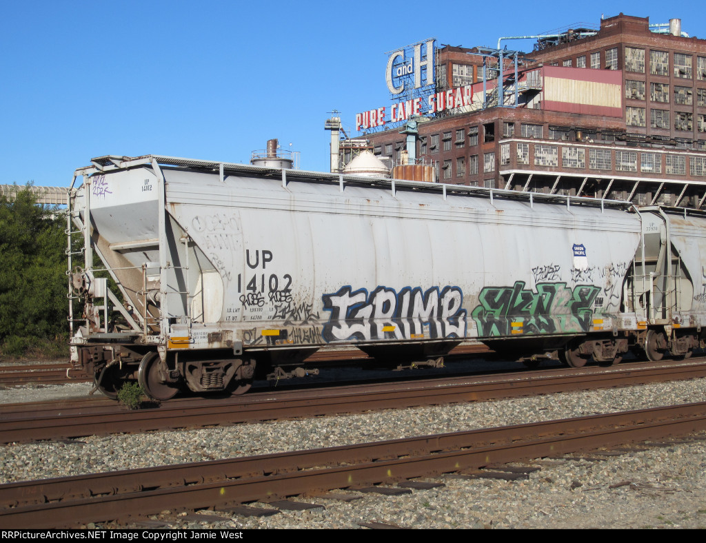 Covered Hopper Car in Crockett (UP 14102)