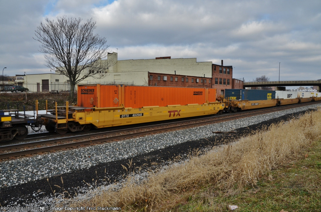 DTTX 652545 provides color.