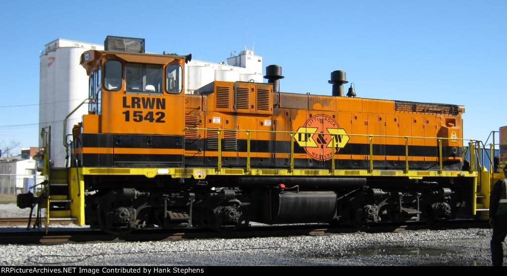 Shots of C&C-GSWR yard, headquarters and service area with road power