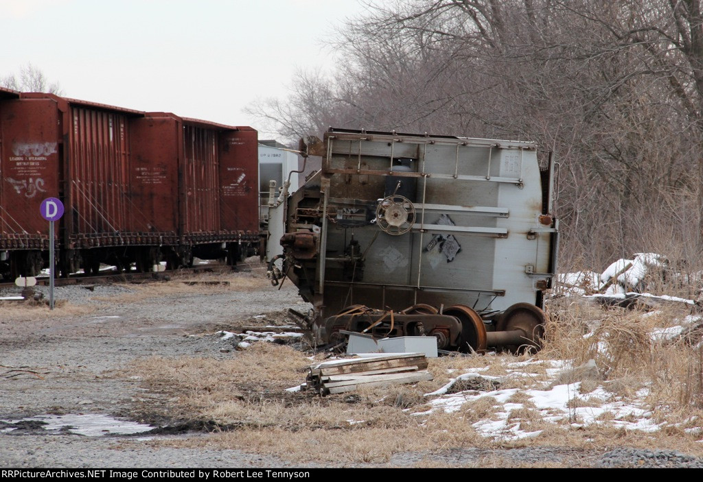 Derailed Hopper on UP