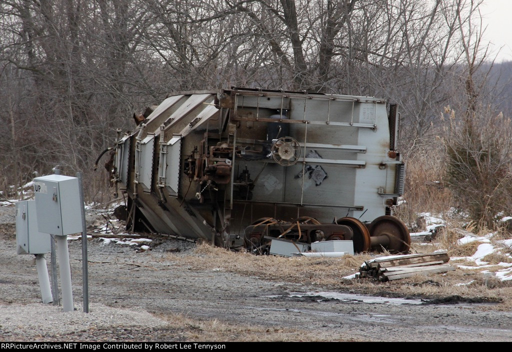 Derailed Hopper on UP