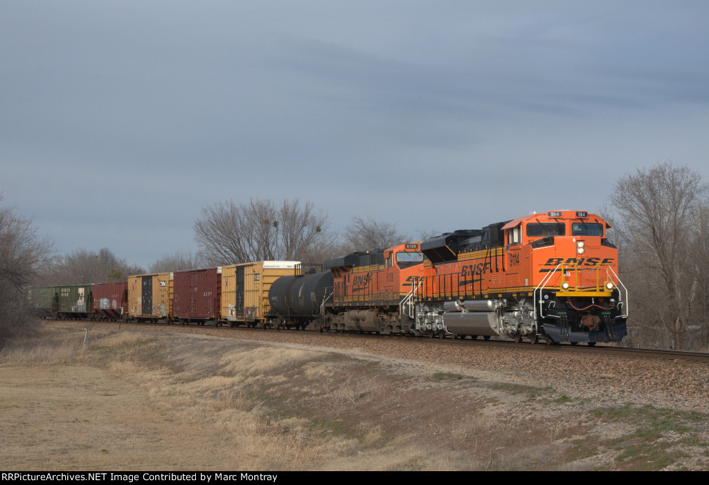 New BNSF 9114 at MP409.