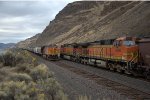 BNSF 5082 meets BNSF 4912