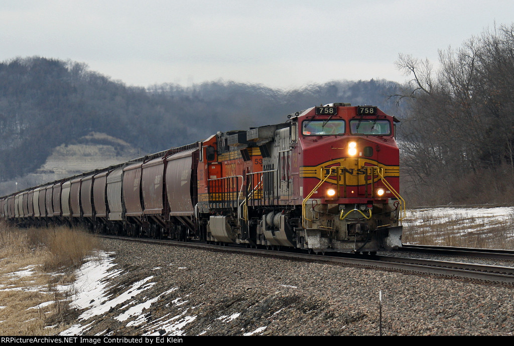 BNSF 758