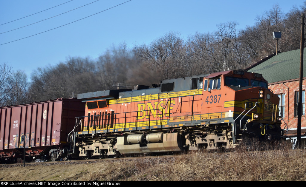 BNSF 4387